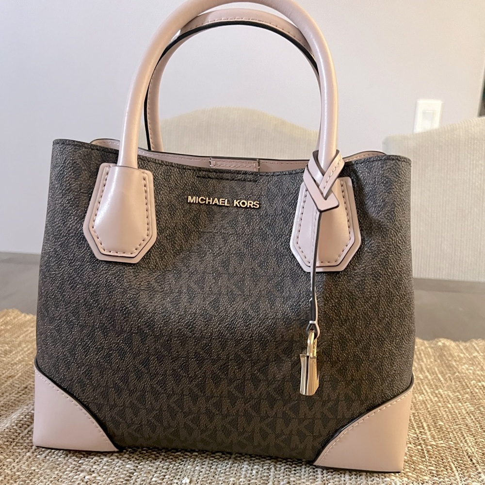 NEW Michael Kors Mercer Gallery Small Signature Satchel